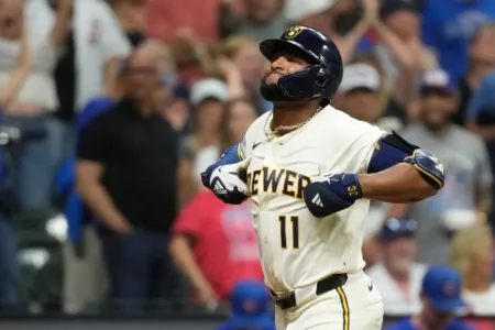 Lara's single in 10th gives Brewers 4-3 win over Cubs after Chourio's tying homer in 9th